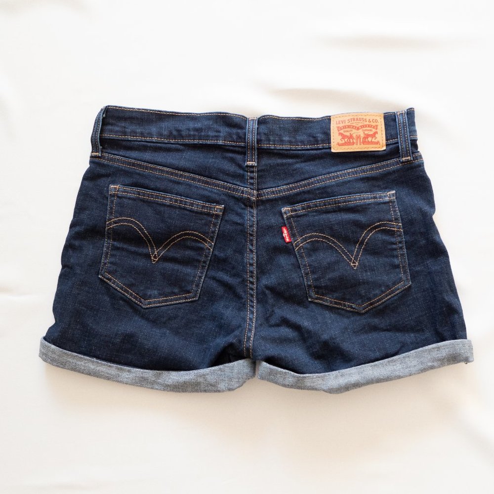Dark Wash Levi's Cuffed Denim Jean Shorts‎ - Picture 4 of 7